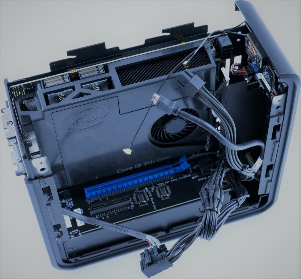 Intel NUC 9 Extreme Kit 'Ghost Canyon' Review